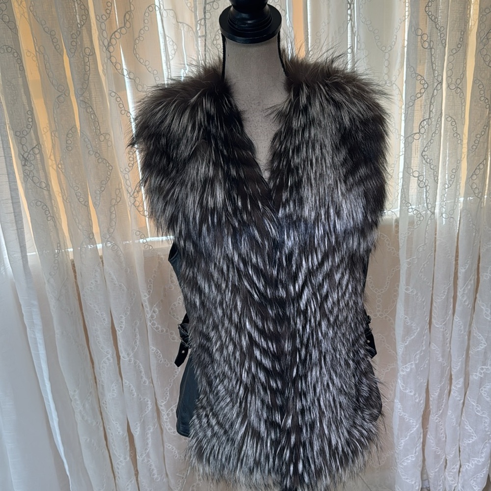 Real fox fur/genuine leather vest, S